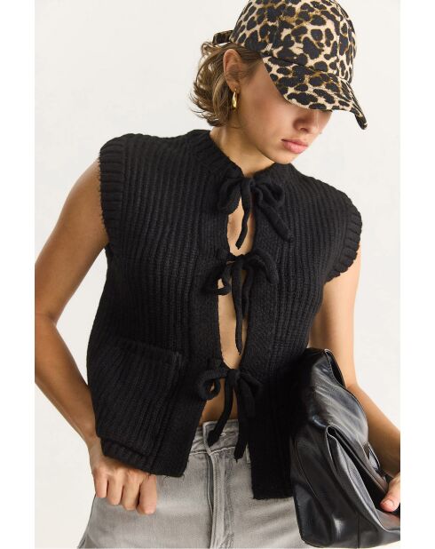 Chaleco sin mangas con lazo en la parte delantera y detalles de bolsillo negro