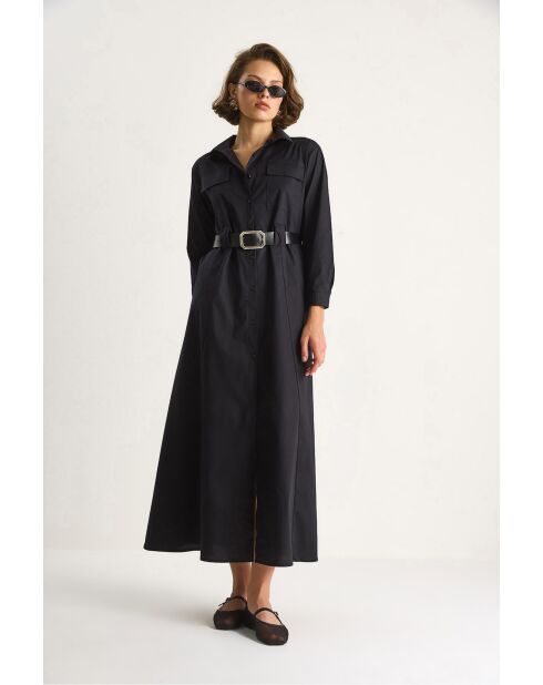 Robe boutonnée avec poches et ceinture noire