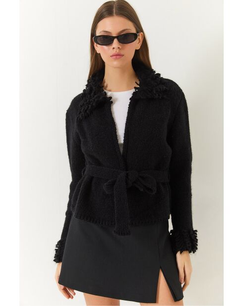 Chaleco tipo cárdigan negro de punto con flecos en cuello y puños