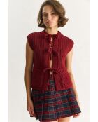 Chaleco borgoña sin mangas con lazo en la parte delantera