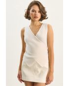 Chaleco sin mangas envolvente color crema