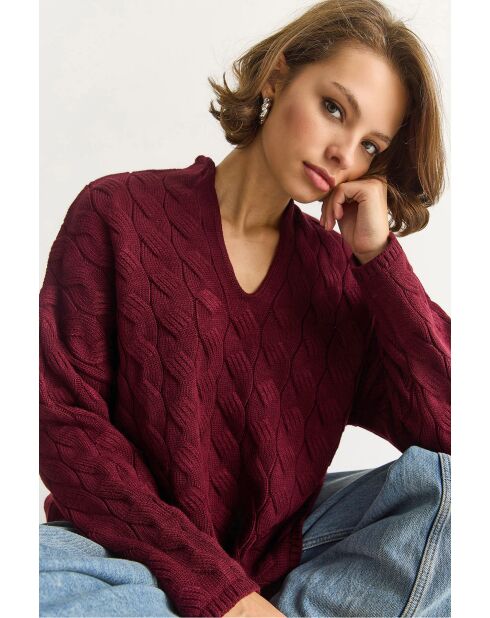 Pull oversize en maille col rond et torsades bourgogne