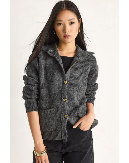 Grobstrickweste mit Taschen in Anthrazit