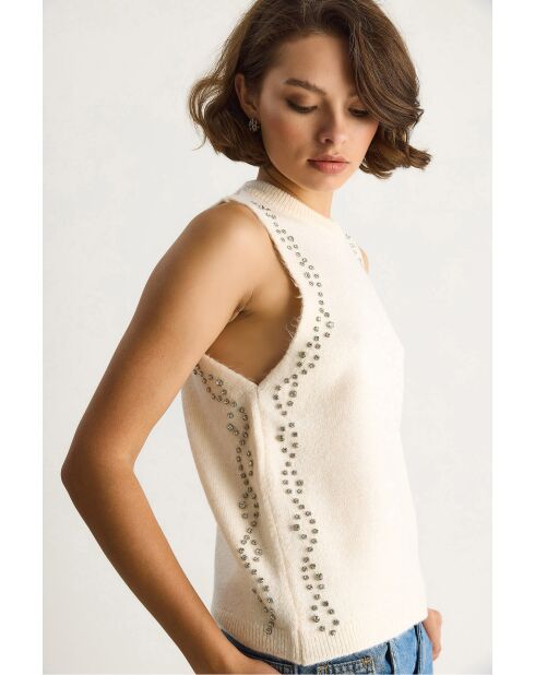 Top en maille orné de pierres écru