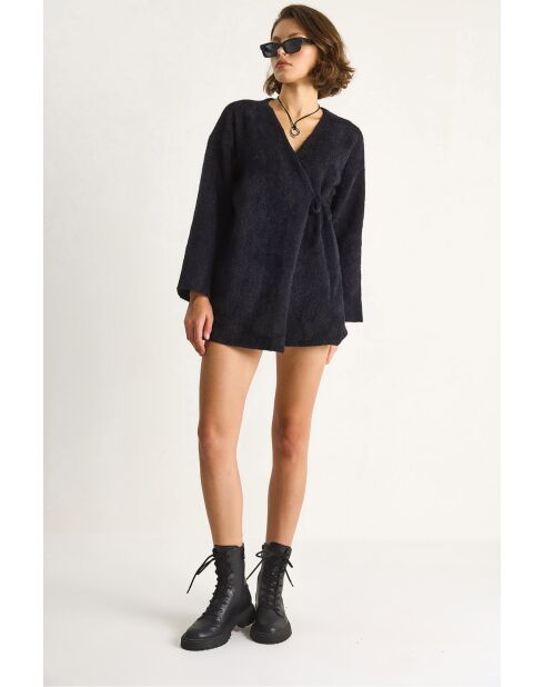 Kimono texturizado de punto suave con cierre de lazo negro