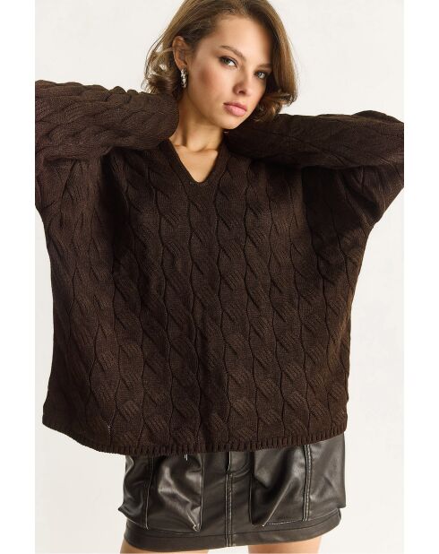 Pull oversize en maille col rond et torsades brun