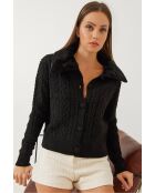 Chaleco de punto con cuello trenzado y ribete de pelo negro