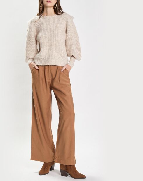 Rechte broek, bruine gestikte riem