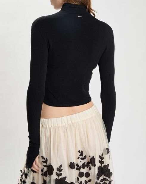 Top nero aderente in maglia