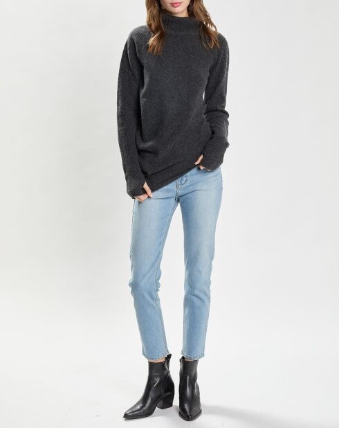 Donkergrijze, gedrapeerde gebreide trui van 100% wol