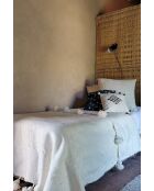 Berberplaid met witte pom-250x150cm