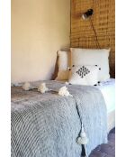 Berberplaid met zwart-witte pom-250x150cm