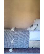 Berberplaid met zwart-witte pom-250x150cm