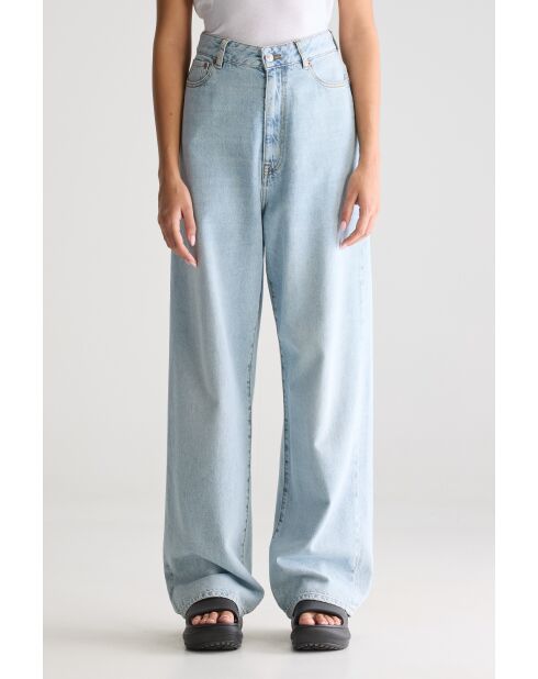 Jeans Perla usó azul claro