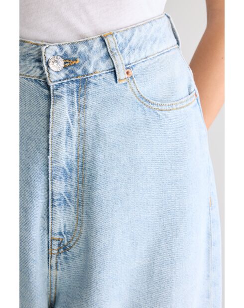 Jeans Perla usó azul claro