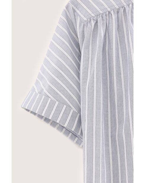 Blusa gris a rayas en forma de pera