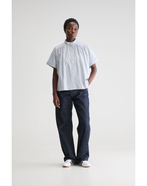 Blusa gris a rayas en forma de pera