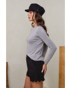 Grauer Alma-Pullover