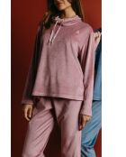 Luxuriöser Samt-Pyjama, Ein Trainingsanzug mit Blütenblättern