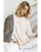 Aprovecha al máximo cada momento Un pijama beige