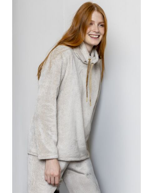 Disfruta cada momento: pijama de cuello alto con forma de piedra en C