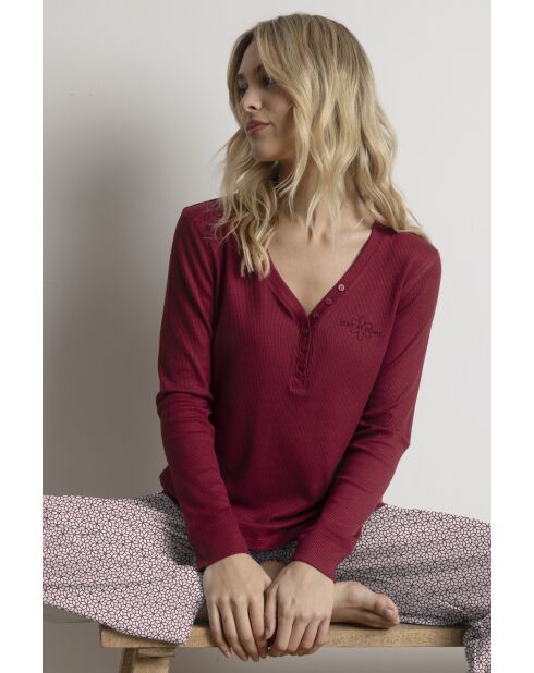 Pyjama mit geometrischen Blumen Ein Burgunderrot