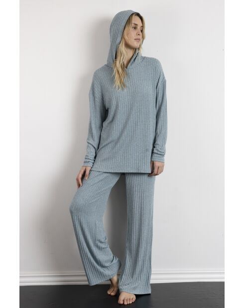 Ein Aqua-Pyjama mit Kapuze