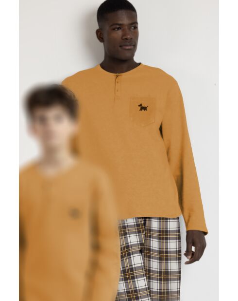 Lou Lou devuelve un pijama para hombre en mostaza