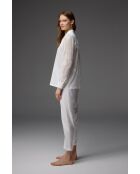 Conjunto de pijama con cuello camisero bordado en color crudo BM-1830