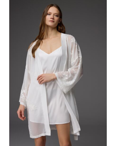 BM-1829 ecru geborduurde satijnen badjas en nachtjapon