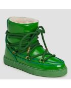 Met groene schapenvacht gevoerde sneeuwlaarzen