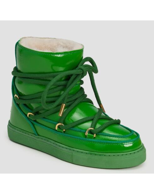 Grüne Schneestiefel mit Lammfellfutter