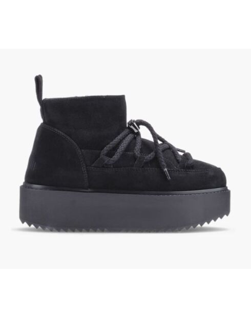 Schwarze Schneestiefel mit Lammfellfutter