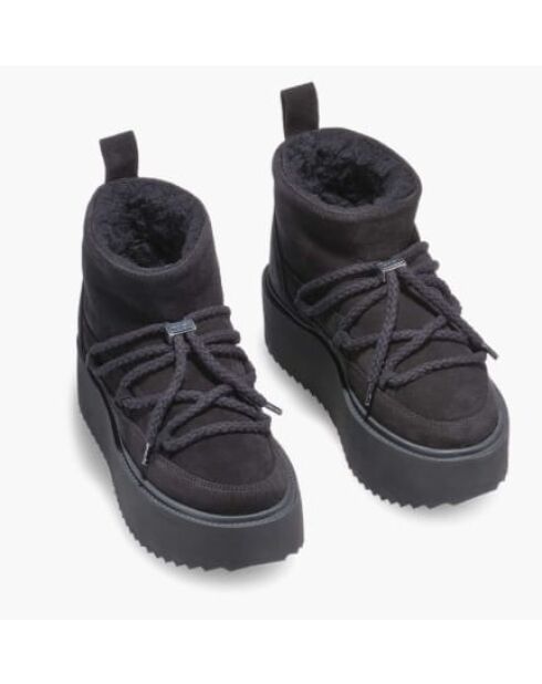 Met zwart fluwelen leer gevoerde sneeuwlaarzen