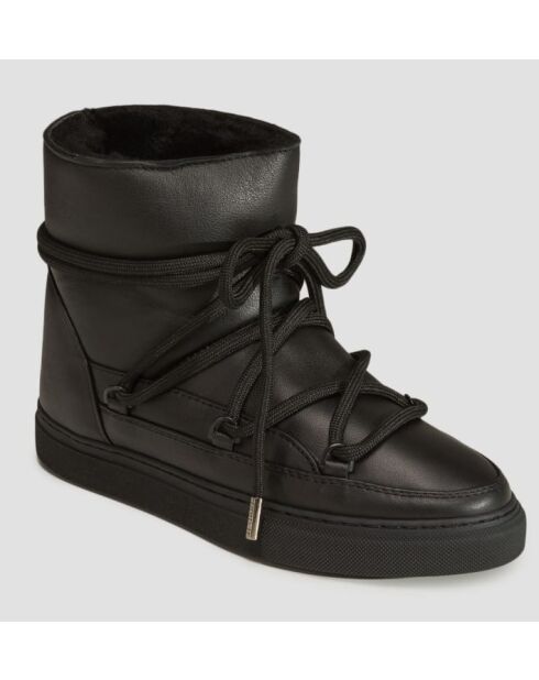 Schwarze Schneestiefel mit Lammfellfutter