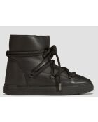 Schwarze Schneestiefel mit Lammfellfutter