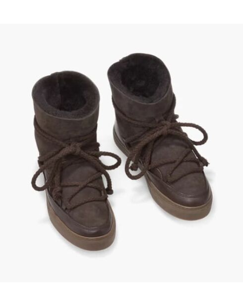 Dunkelbraune Schneestiefel mit Lammfellfutter