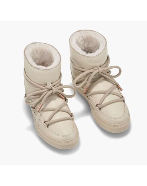 Cremefarbene Schneestiefel mit Lammfellfutter