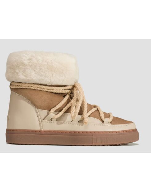 Beige sneeuwlaarzen met schapenvacht