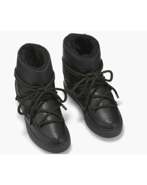 Schwarze Schneestiefel mit Lammfellfutter
