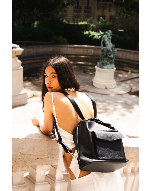 Effia zwarte leren schoudertas - 36x31x14 cm