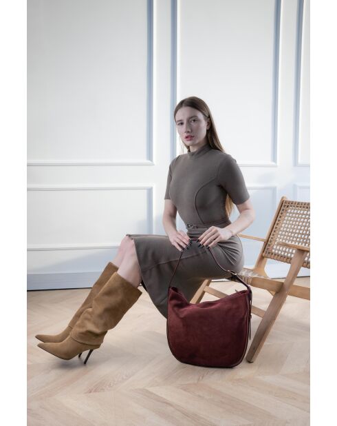 Schultertasche aus Veloursleder in Bordeauxrot, 39 x 33 x 6 cm