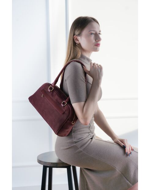 Bolso de hombro Drew Bordeaux de piel aterciopelada, 28 x 19 x 9 cm