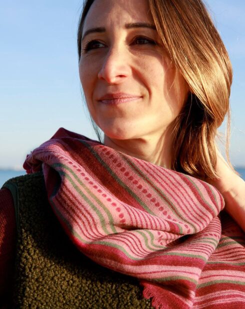 Raspberry Lines sjaal van 100% wol - 100x100 cm