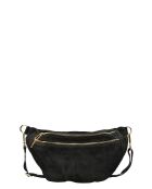 Zwarte leren schoudertas van Camela - 19x31 cm