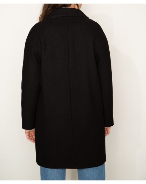 Brillanter übergroßer schwarzer Wollmantel