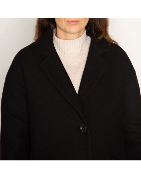 Brillanter übergroßer schwarzer Wollmantel