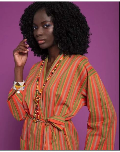 Langer Cambric-Bademantel in leuchtenden Korallenfarben