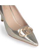 Hellgoldene Sabry-Pumps