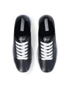 Bonitas zapatillas de cuero negras